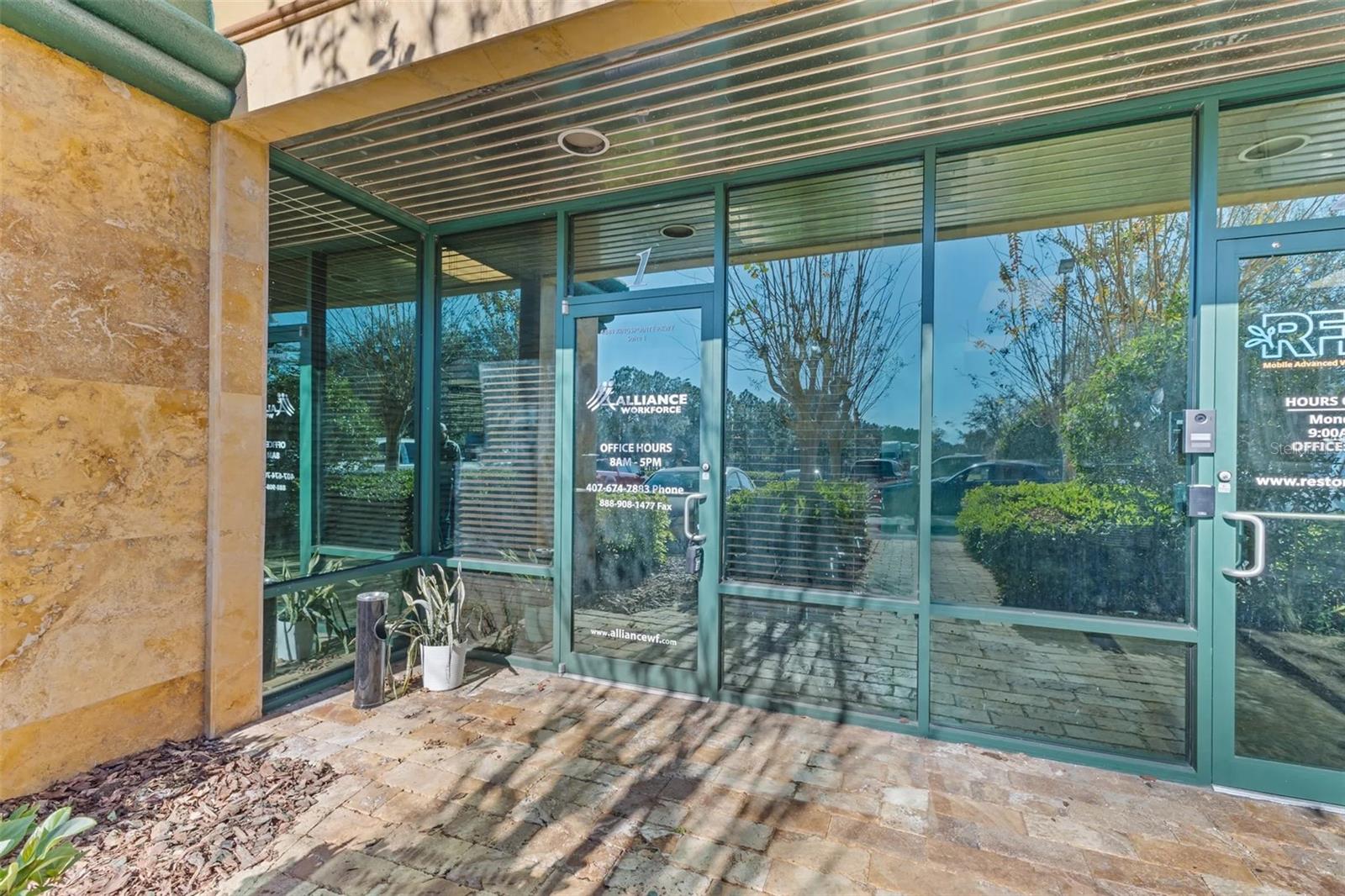 6881 Kingspointe Pkwy #1 Property Photo 2