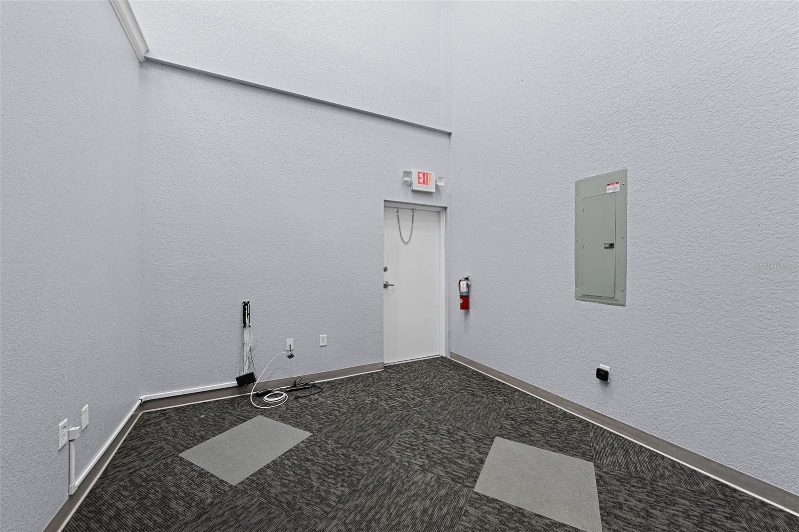 6881 Kingspointe Pkwy #1 Property Photo 11