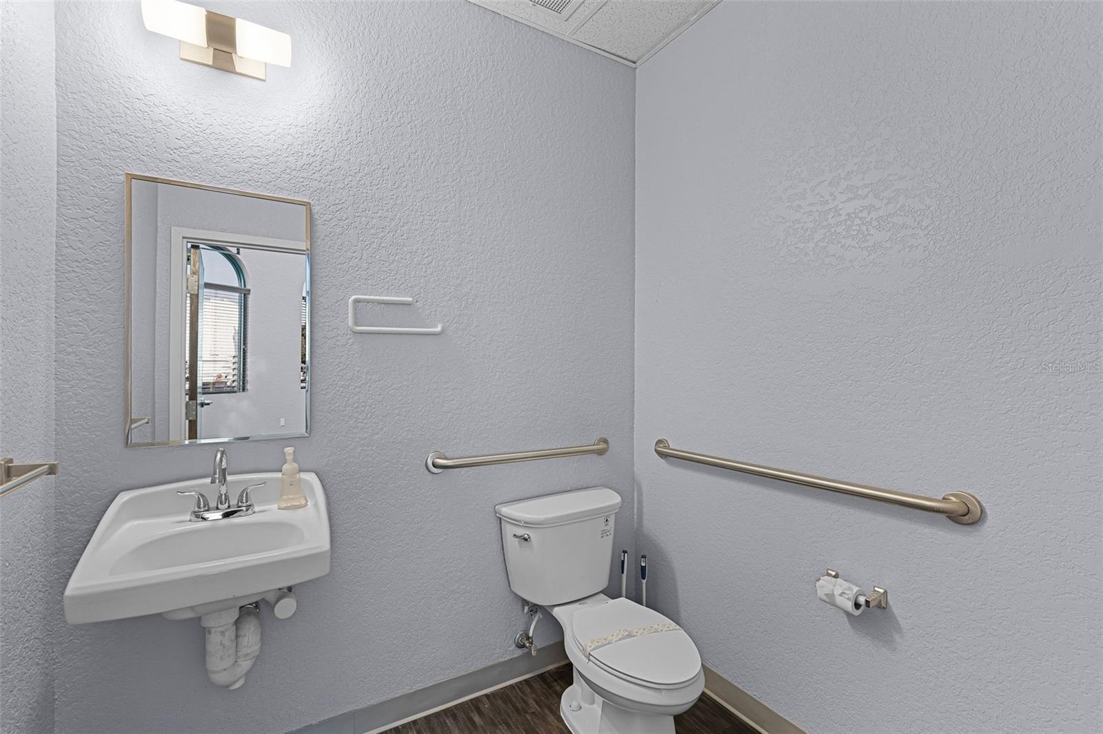 6881 Kingspointe Pkwy #1 Property Photo 12