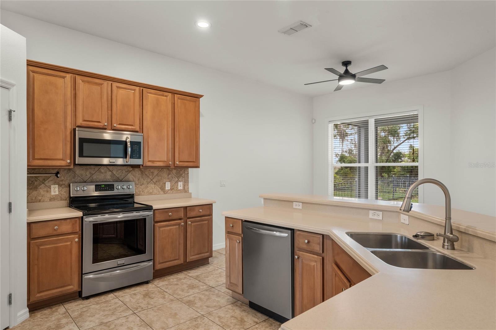 2806 Balforn Tower Way Property Photo 15