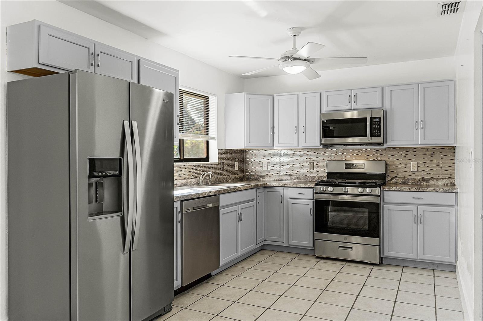 825 Kottle Cir S Property Photo 3
