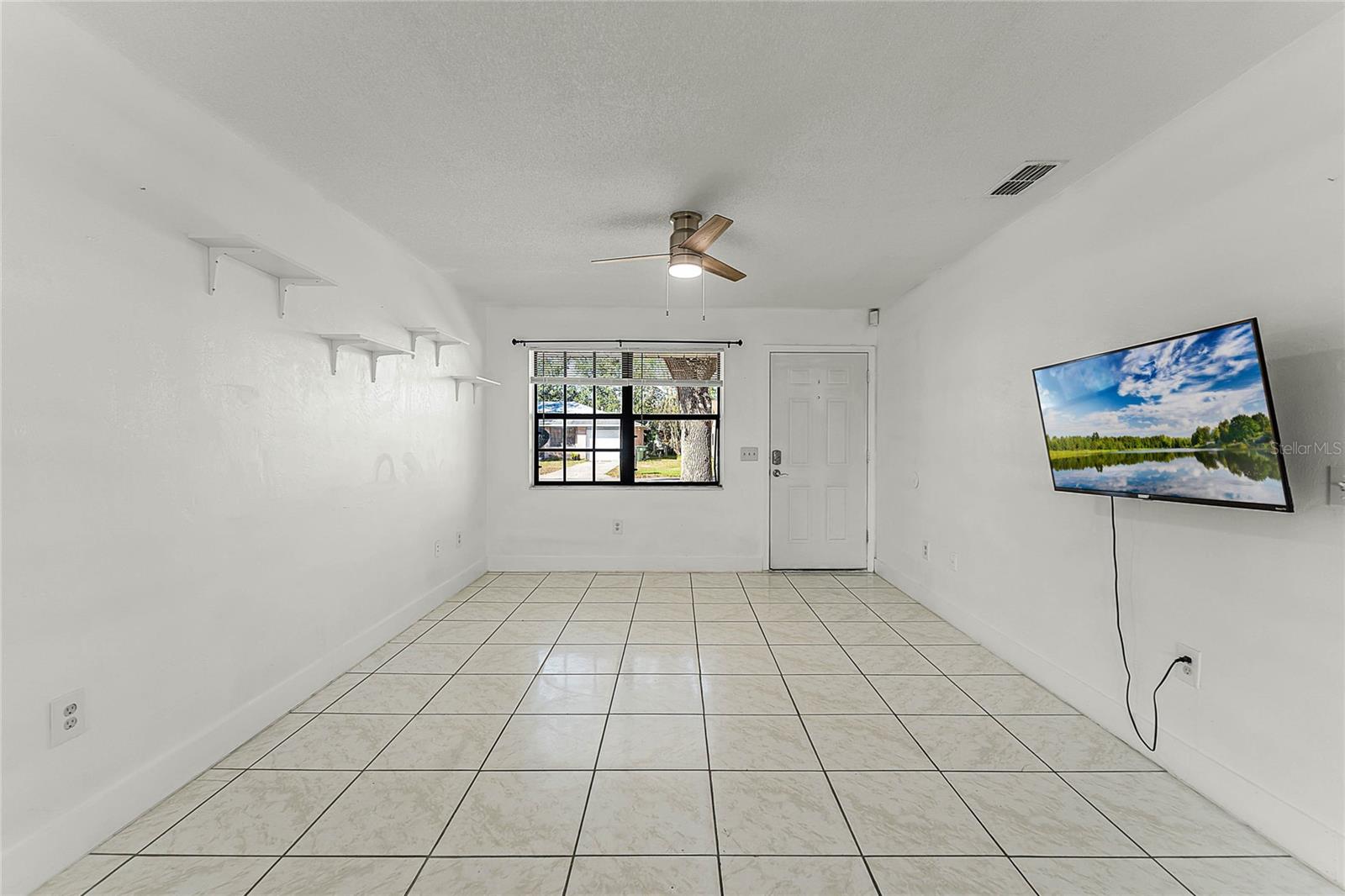 825 Kottle Cir S Property Photo 5