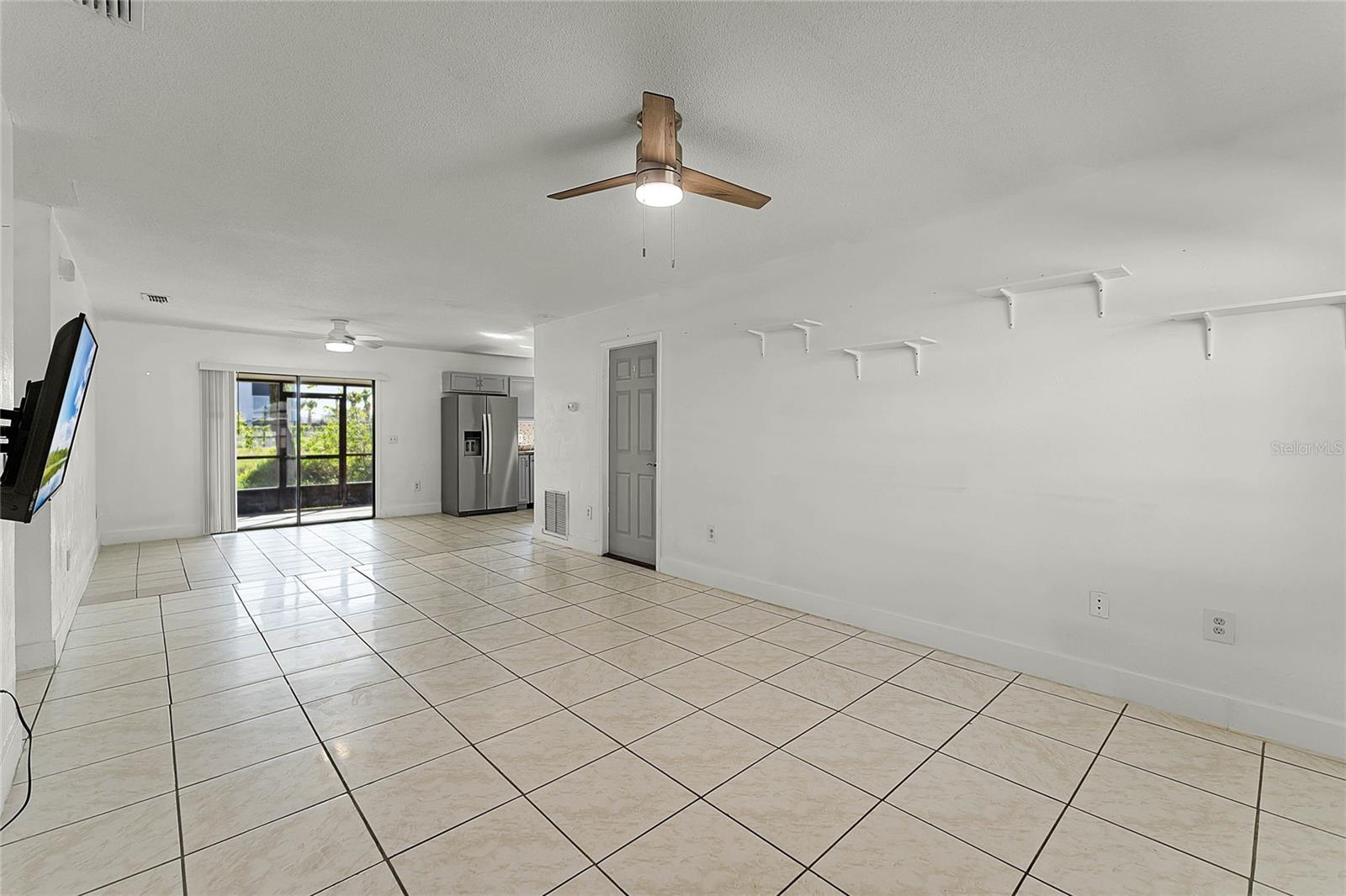 825 Kottle Cir S Property Photo 12