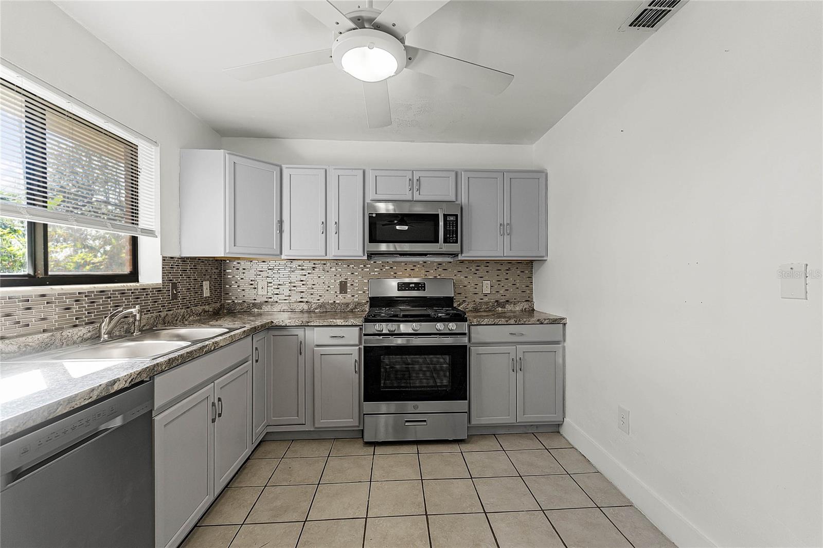 825 Kottle Cir S Property Photo 18