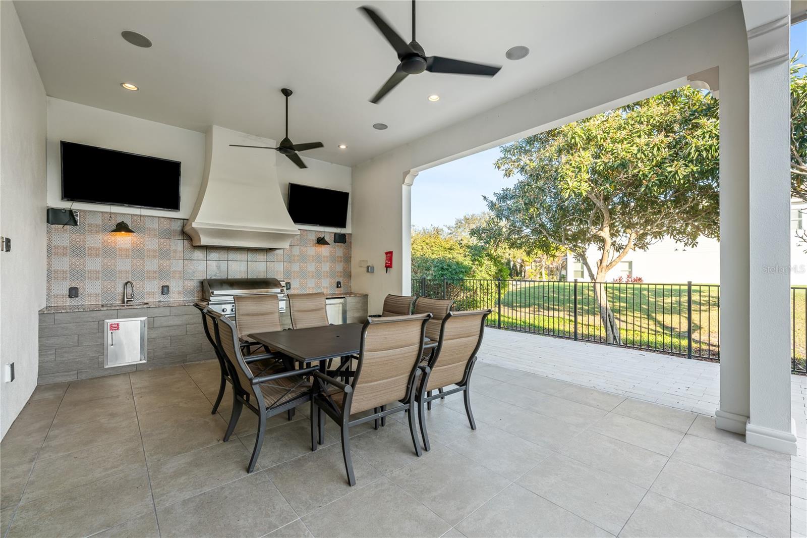 1261 Radiant St Property Photo 26