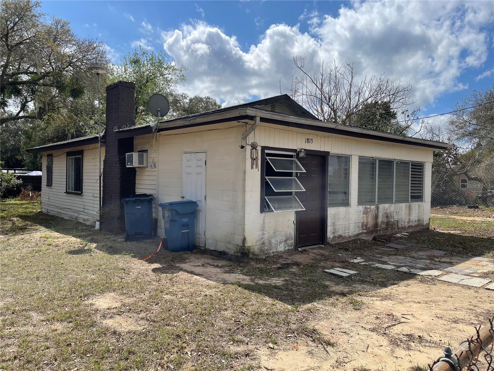 1813 Robinson Dr Property Photo 3