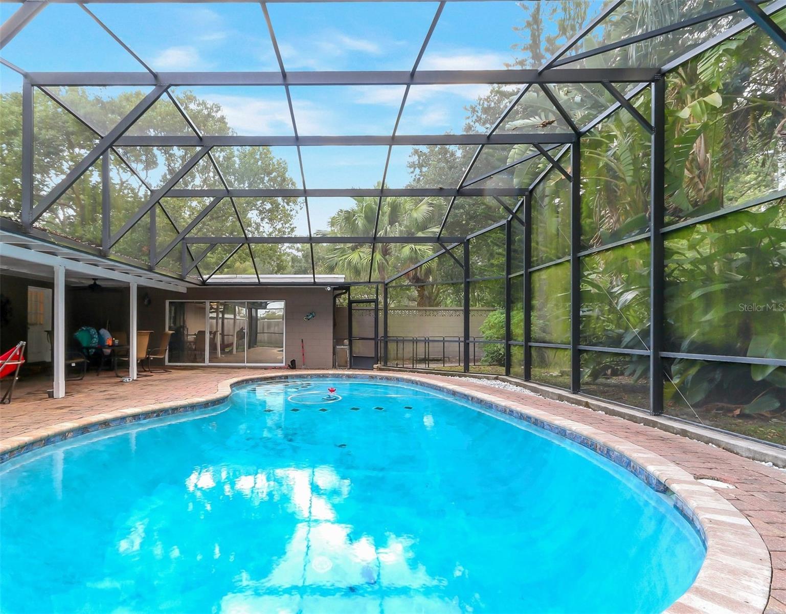 402 Satsuma Dr Property Photo 2