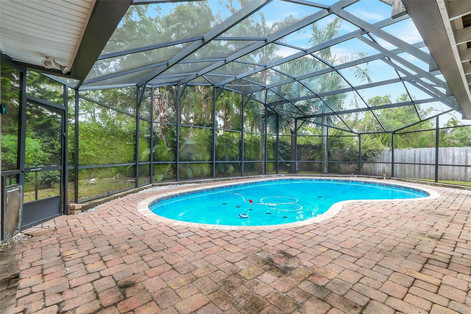 402 Satsuma Dr Property Photo 3