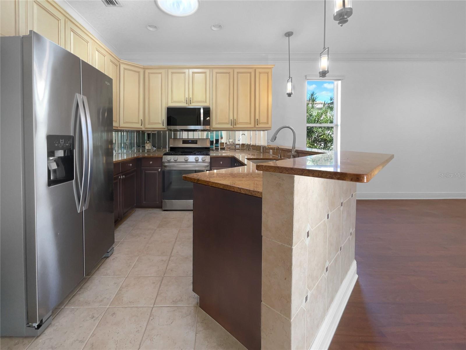 7431 39th Ct E Property Photo 6
