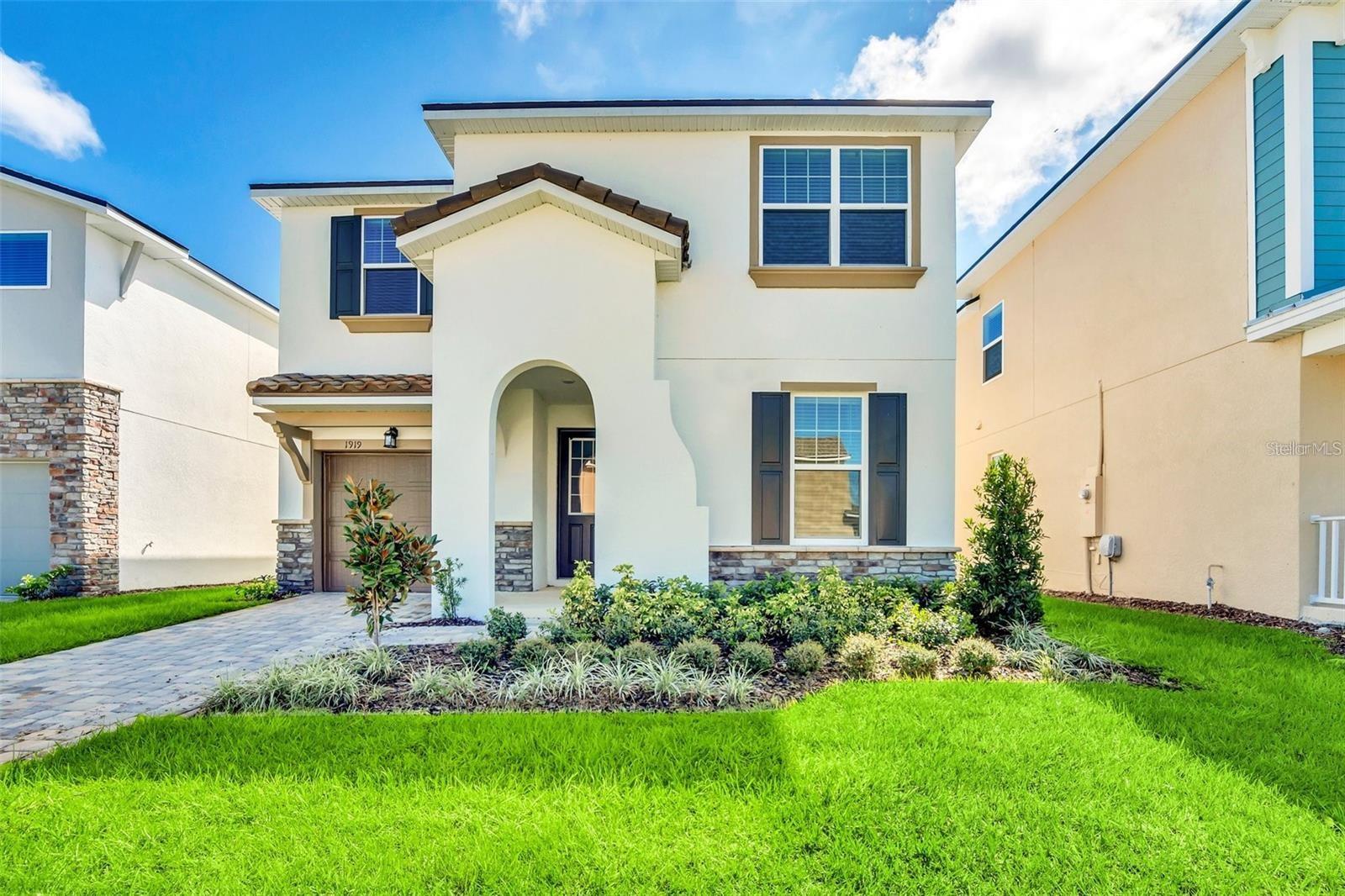 1919 Tropical Palms Cir Property Photo