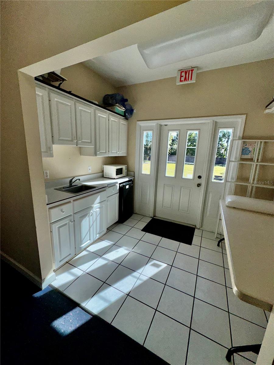 402 Gatlin Ave Property Photo 6