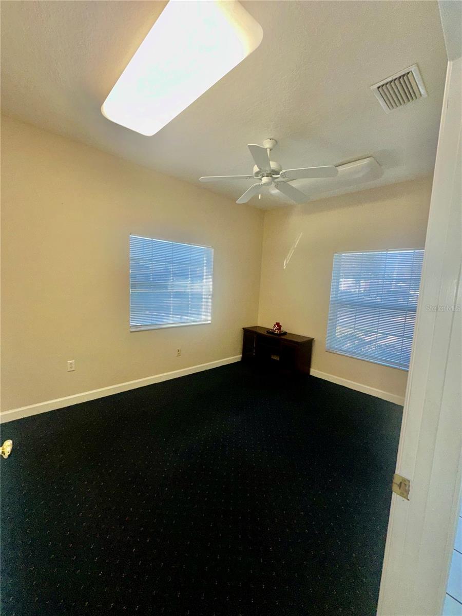402 Gatlin Ave Property Photo 8