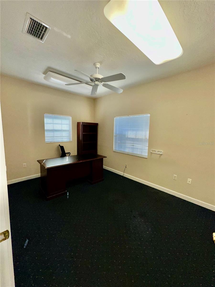 402 Gatlin Ave Property Photo 10