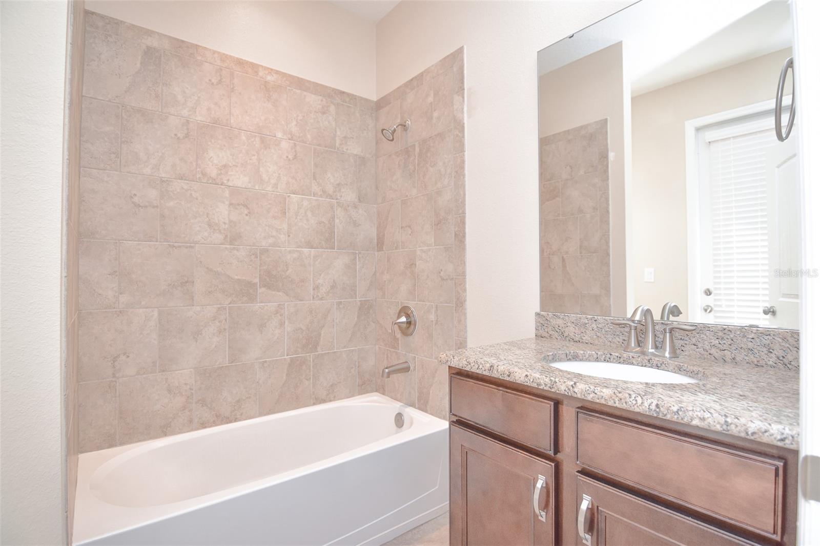 169 Magneta Loop Property Photo 33