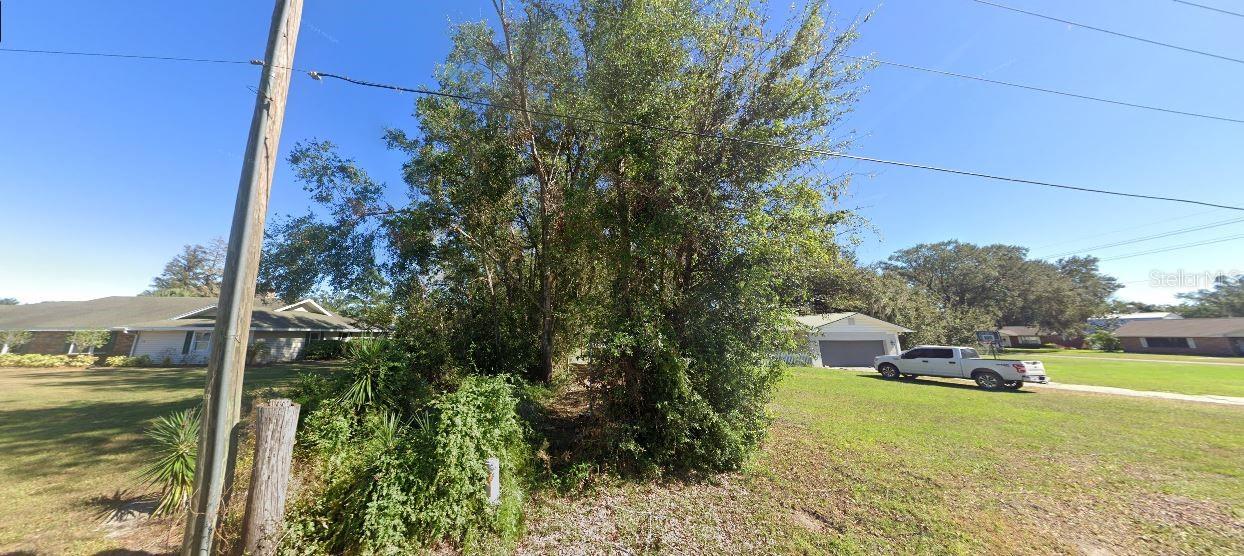 N Pine Ave Property Photo 2