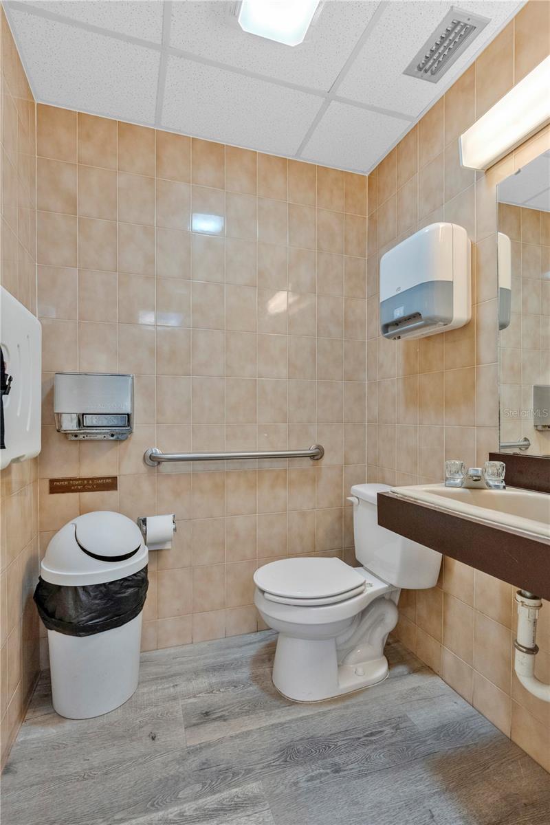 5110 Curry Ford Rd #102 Property Photo 3