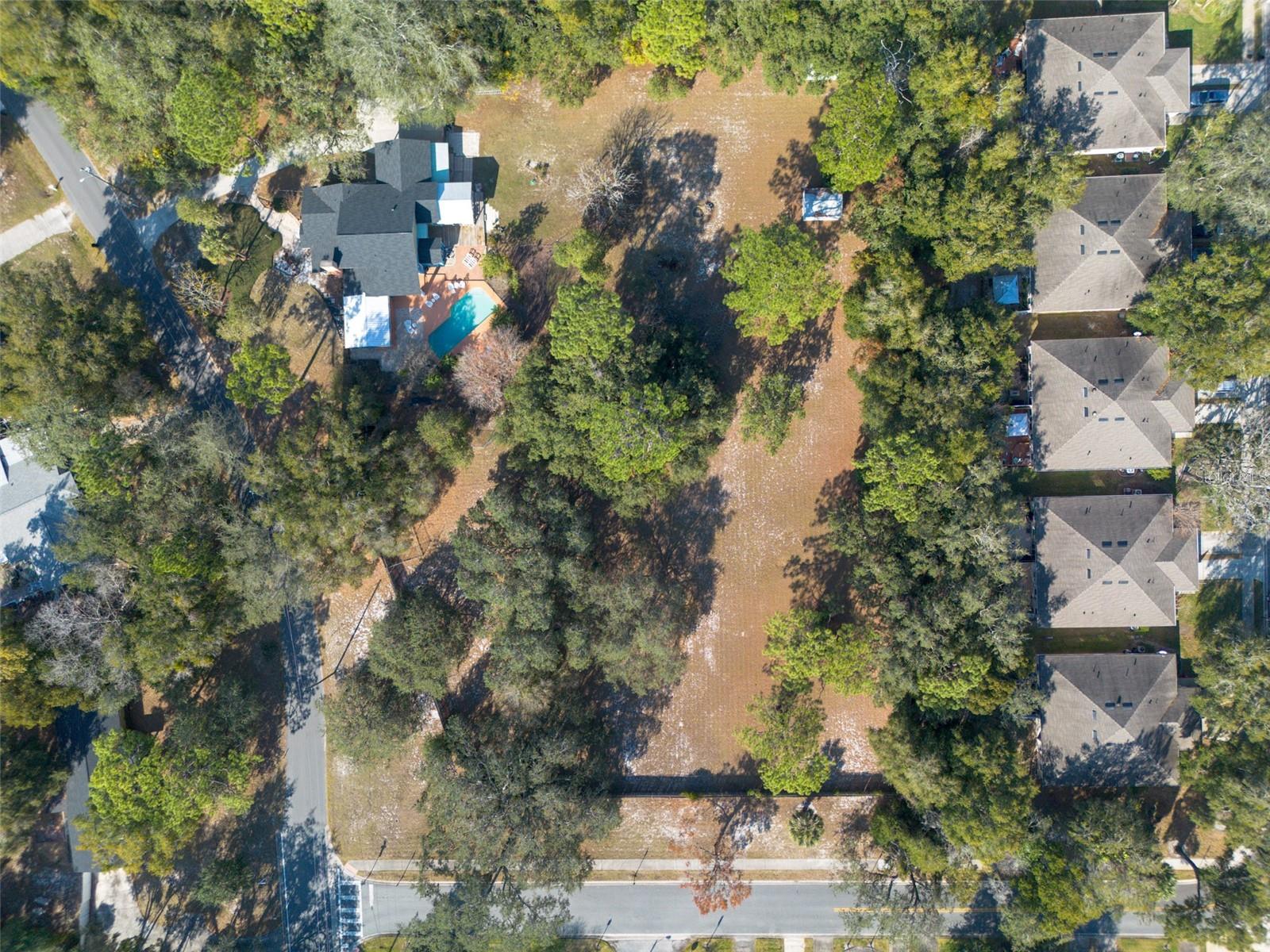 210 Ne Triplet Dr Property Photo 2