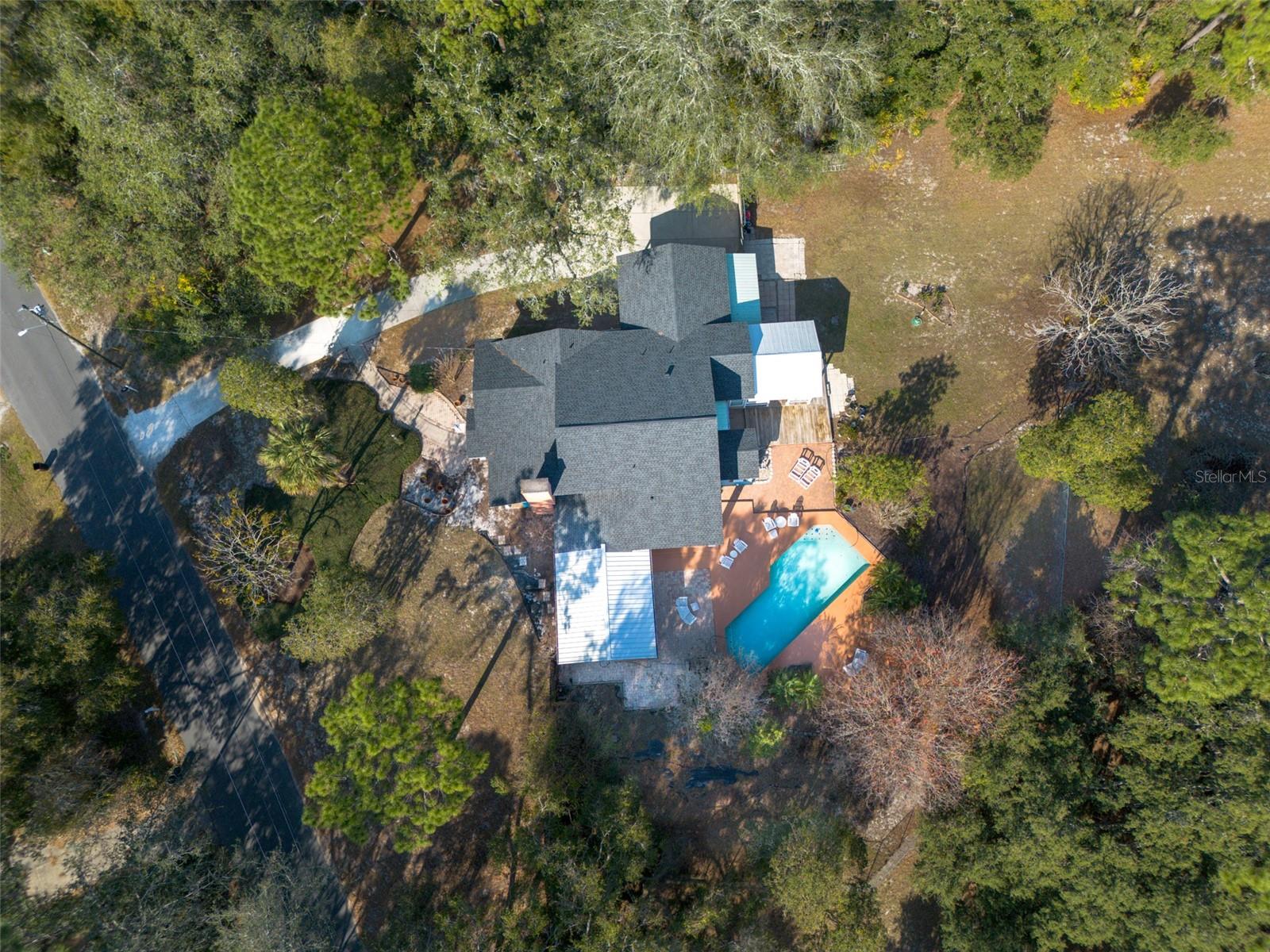 210 Ne Triplet Dr Property Photo 4