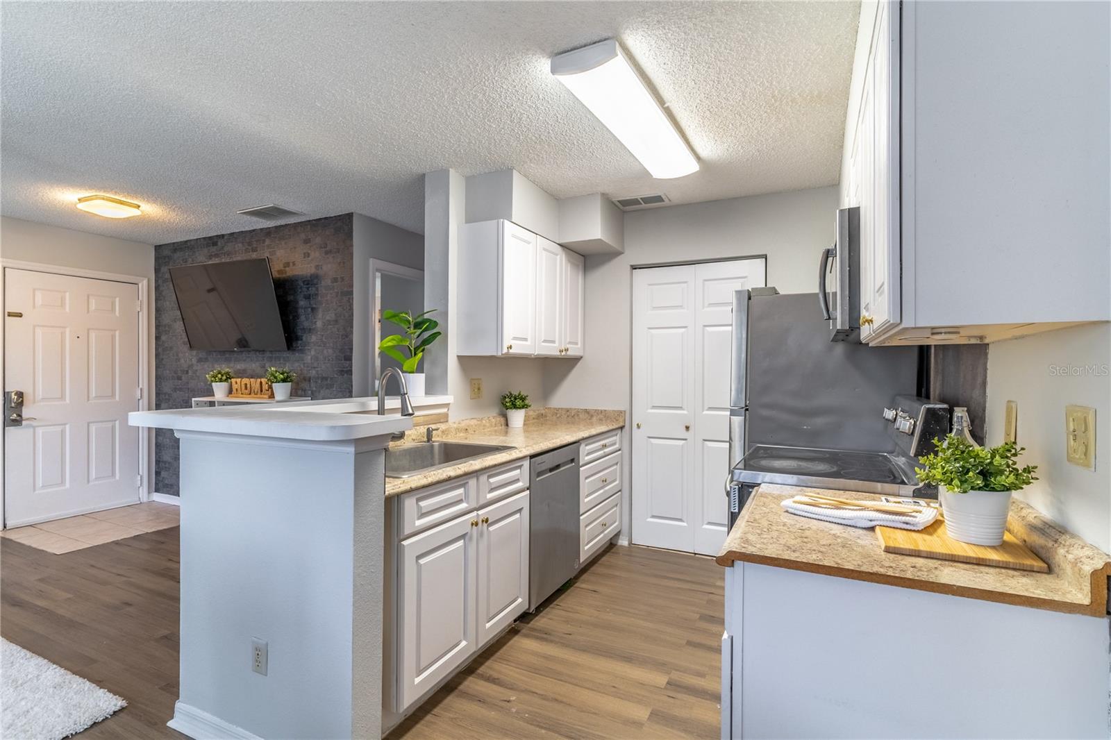 1057 S Hiawassee Rd #1911 Property Photo 14