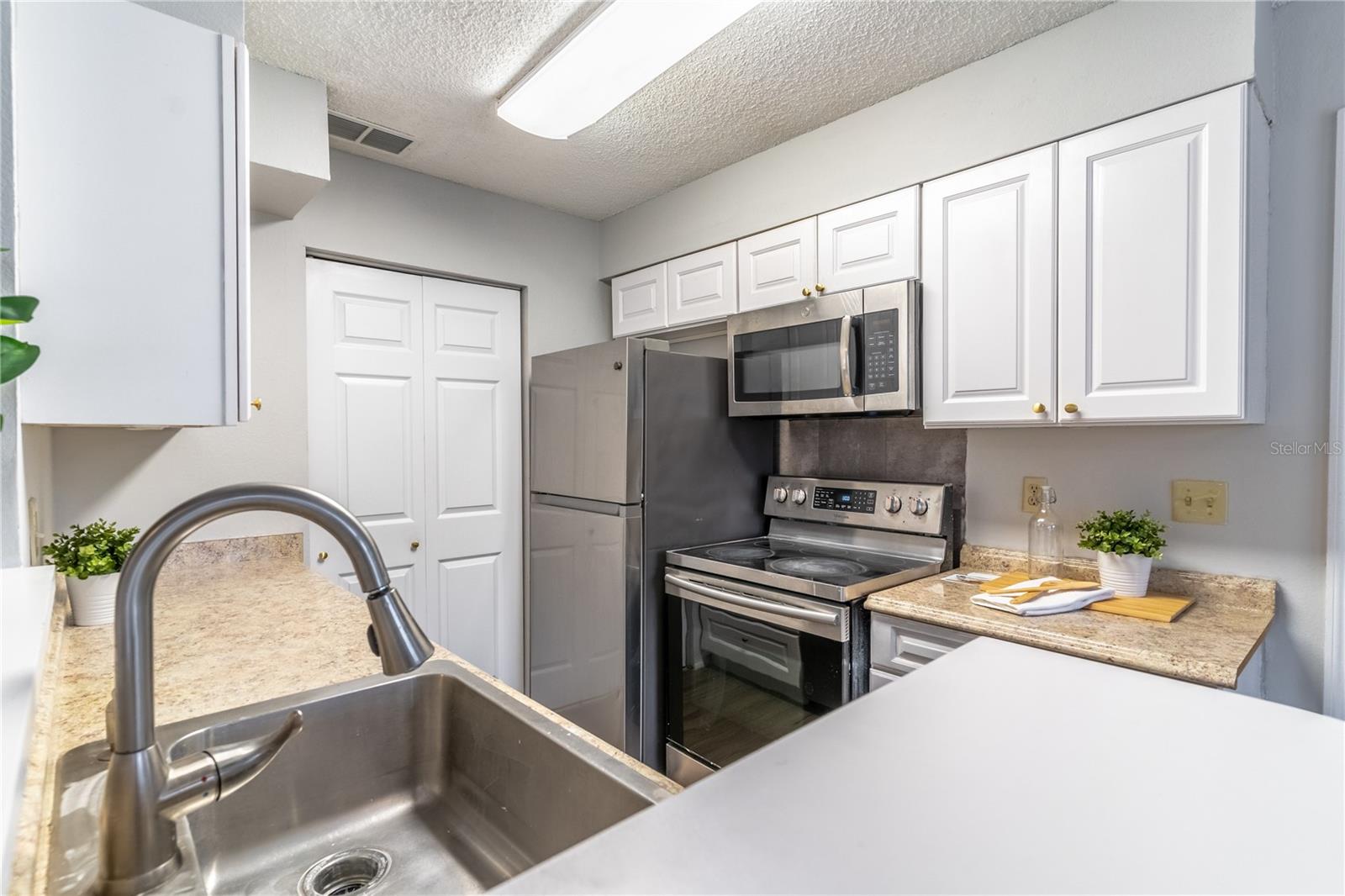 1057 S Hiawassee Rd #1911 Property Photo 15