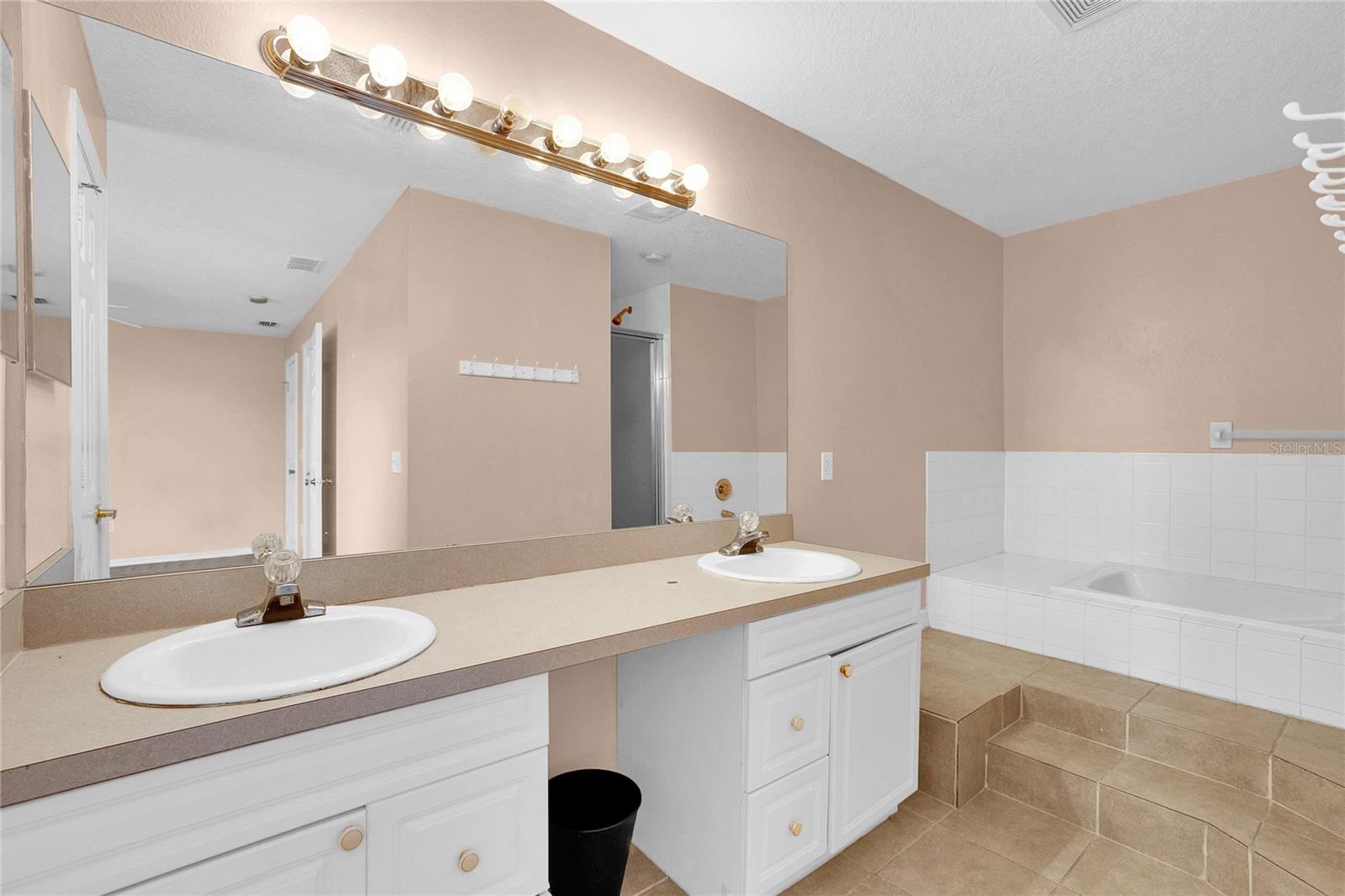 2918 Fan Palm Dr #main Property Photo 6