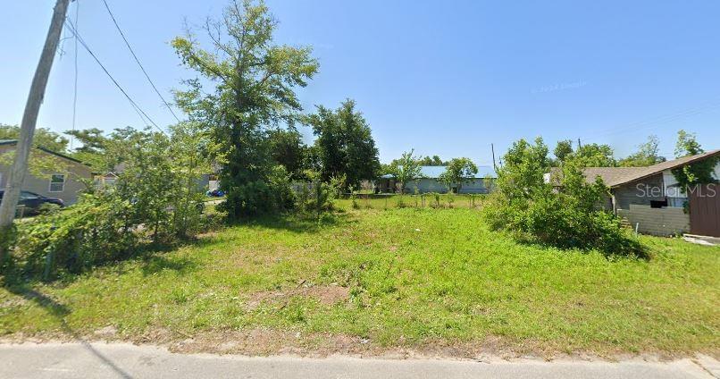2702 E 9th St Property Photo 2