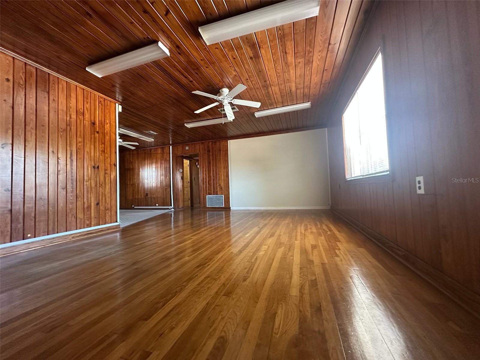 120 E Crystal Lake Ave Property Photo 5