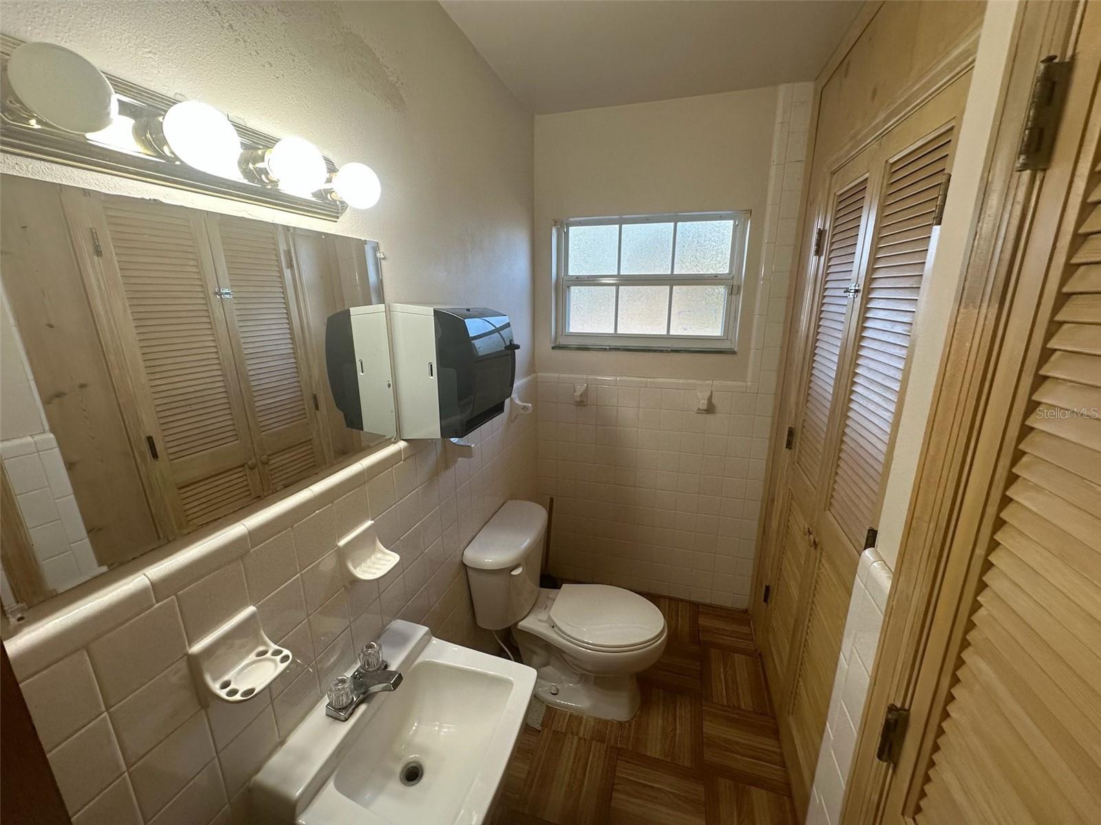 120 E Crystal Lake Ave Property Photo 6
