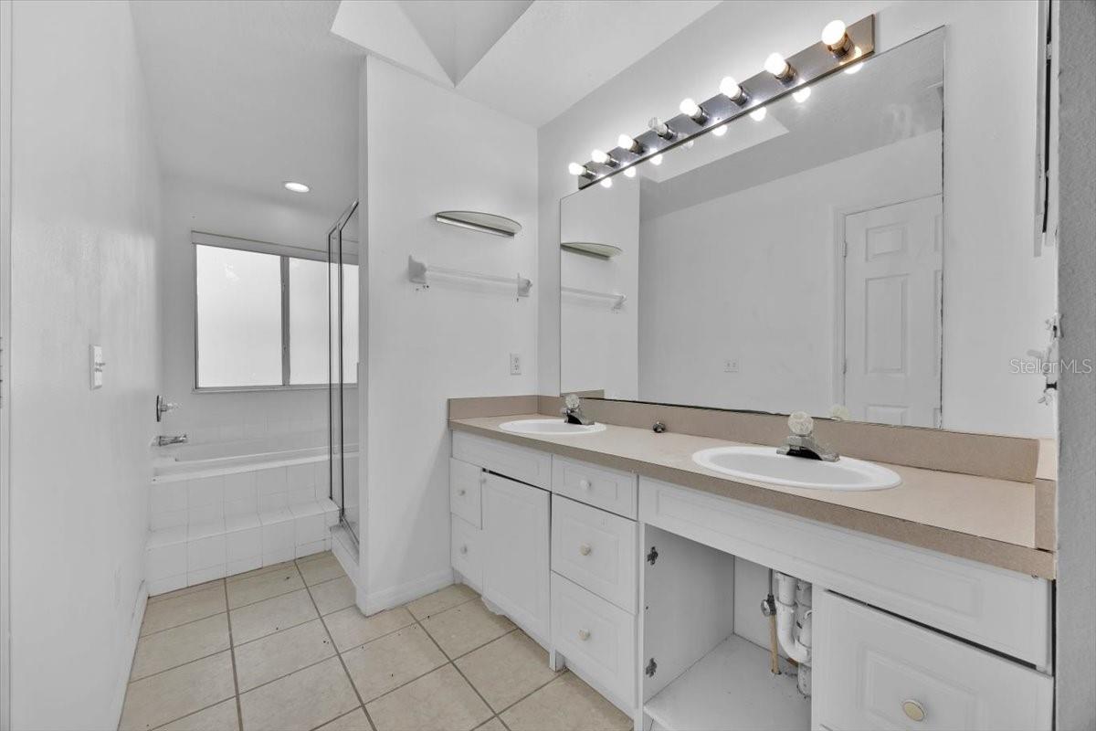 352 Caribbean Dr #main Property Photo 9