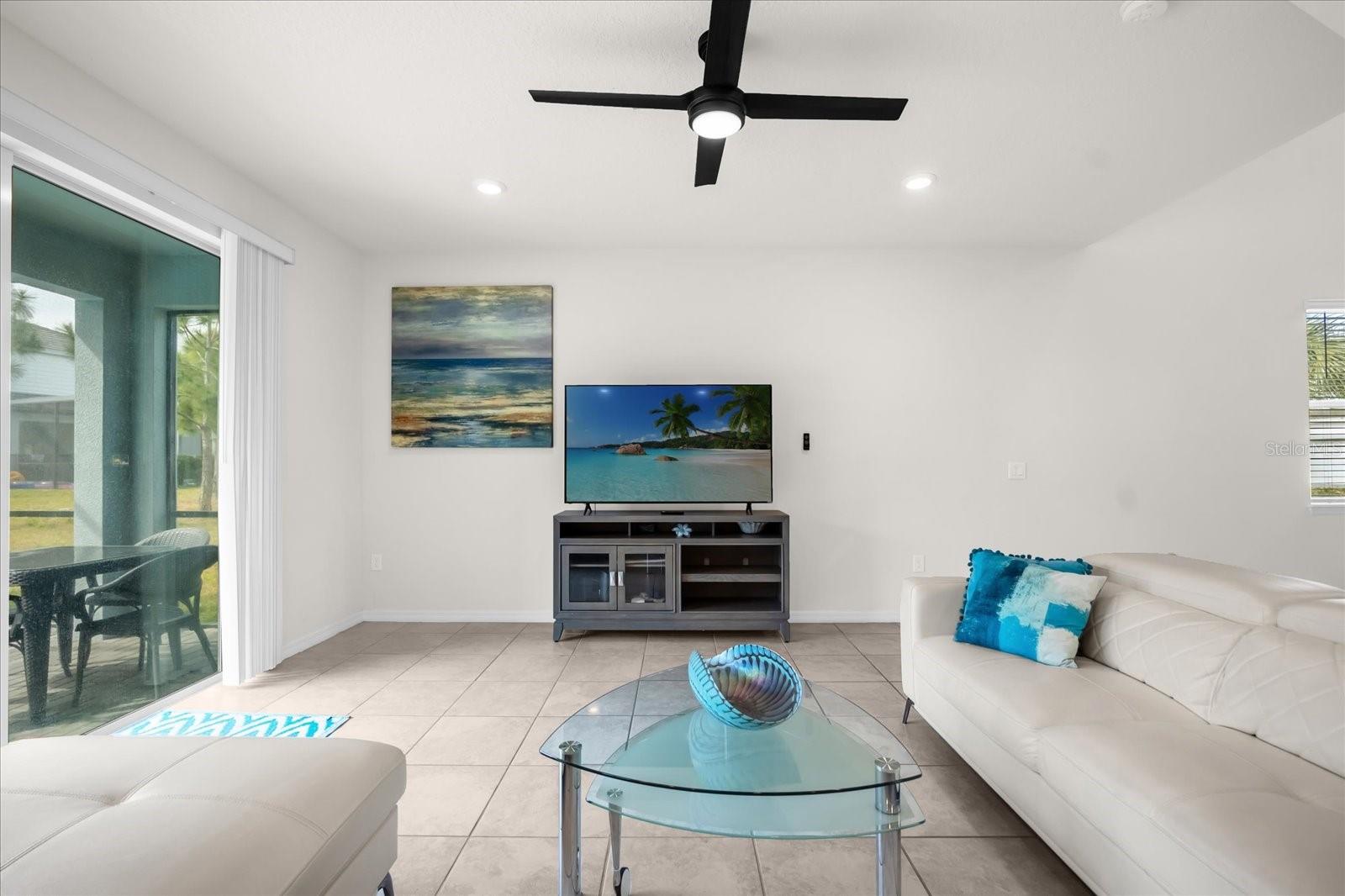 7260 Oakmoss Loop Property Photo 8