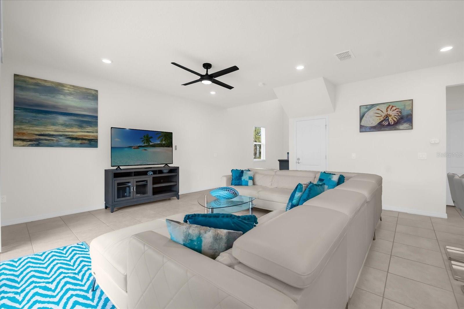 7260 Oakmoss Loop Property Photo 9