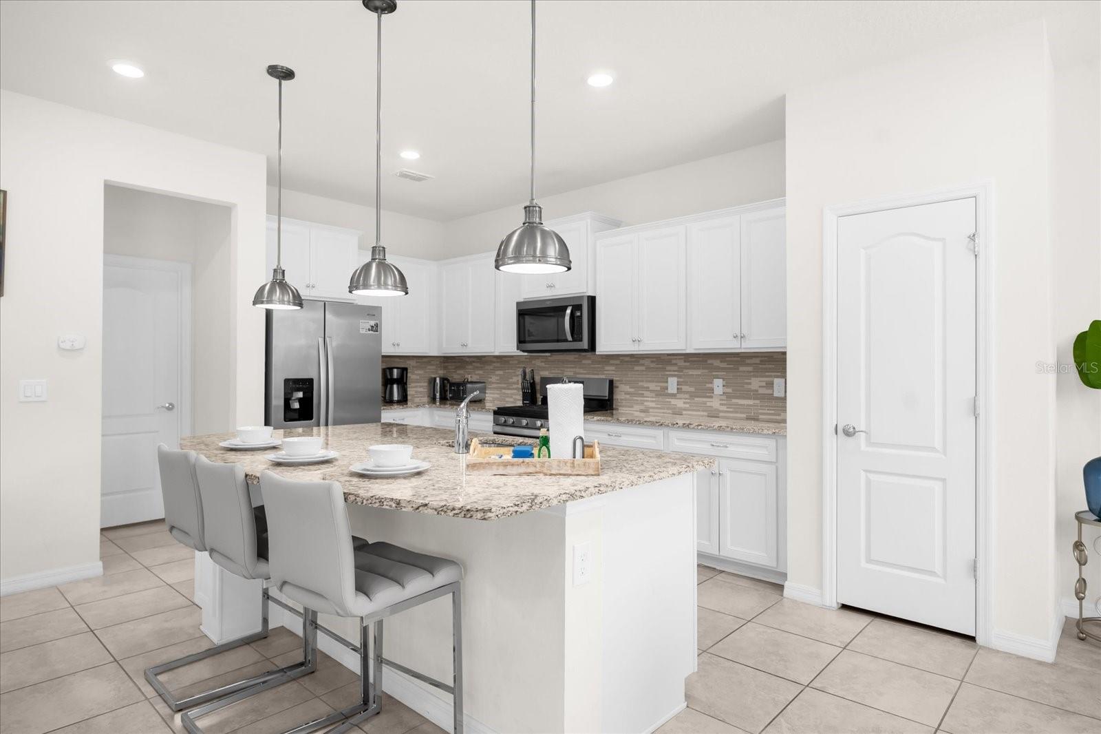 7260 Oakmoss Loop Property Photo 10
