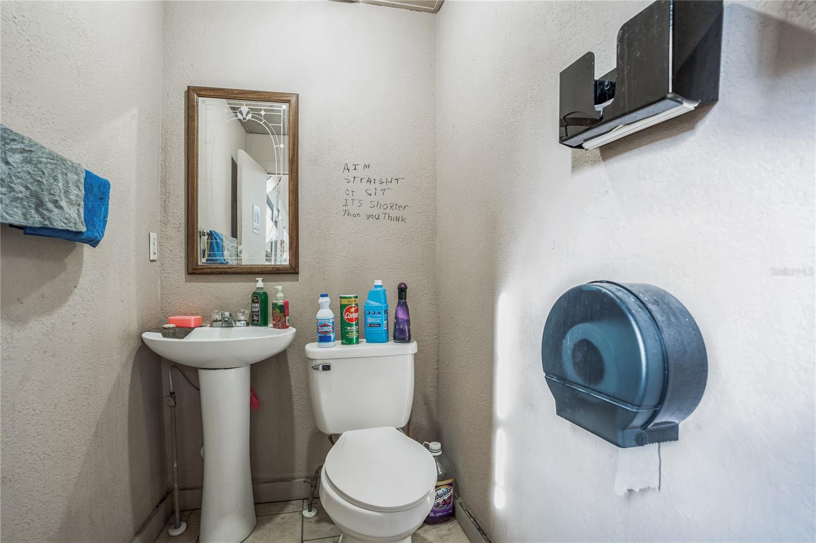 10 Barry Ave Property Photo 8