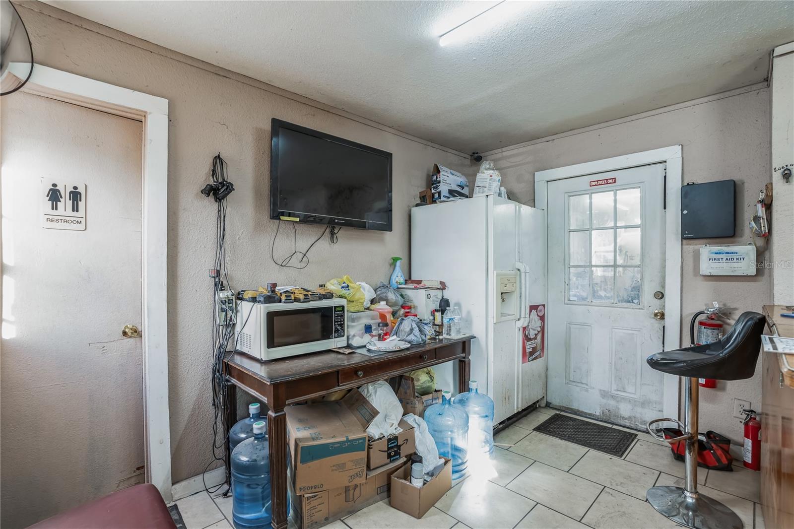 10 Barry Ave Property Photo 9