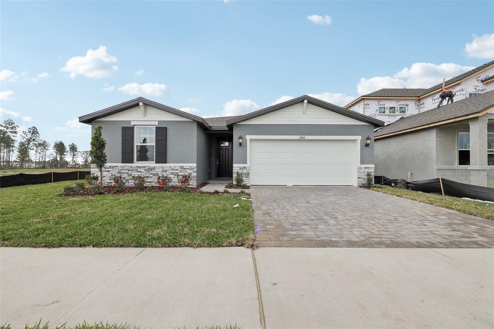 1886 Draughton Dr Property Photo 1
