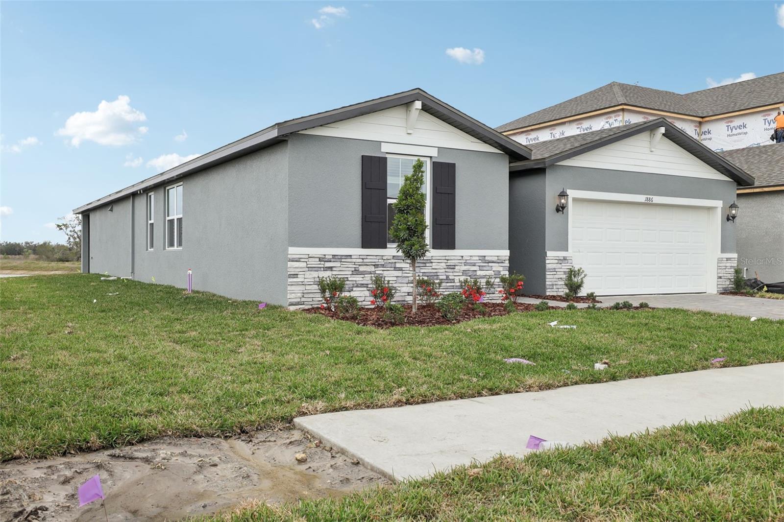 1886 Draughton Dr Property Photo 2