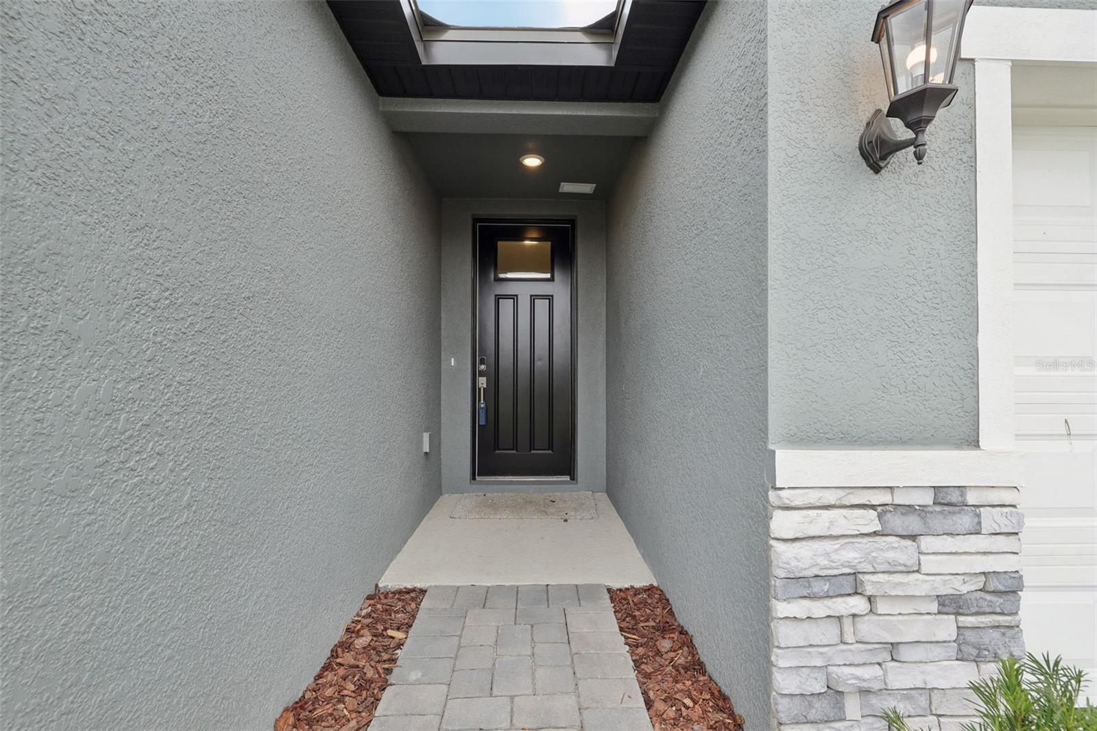 1886 Draughton Dr Property Photo 4