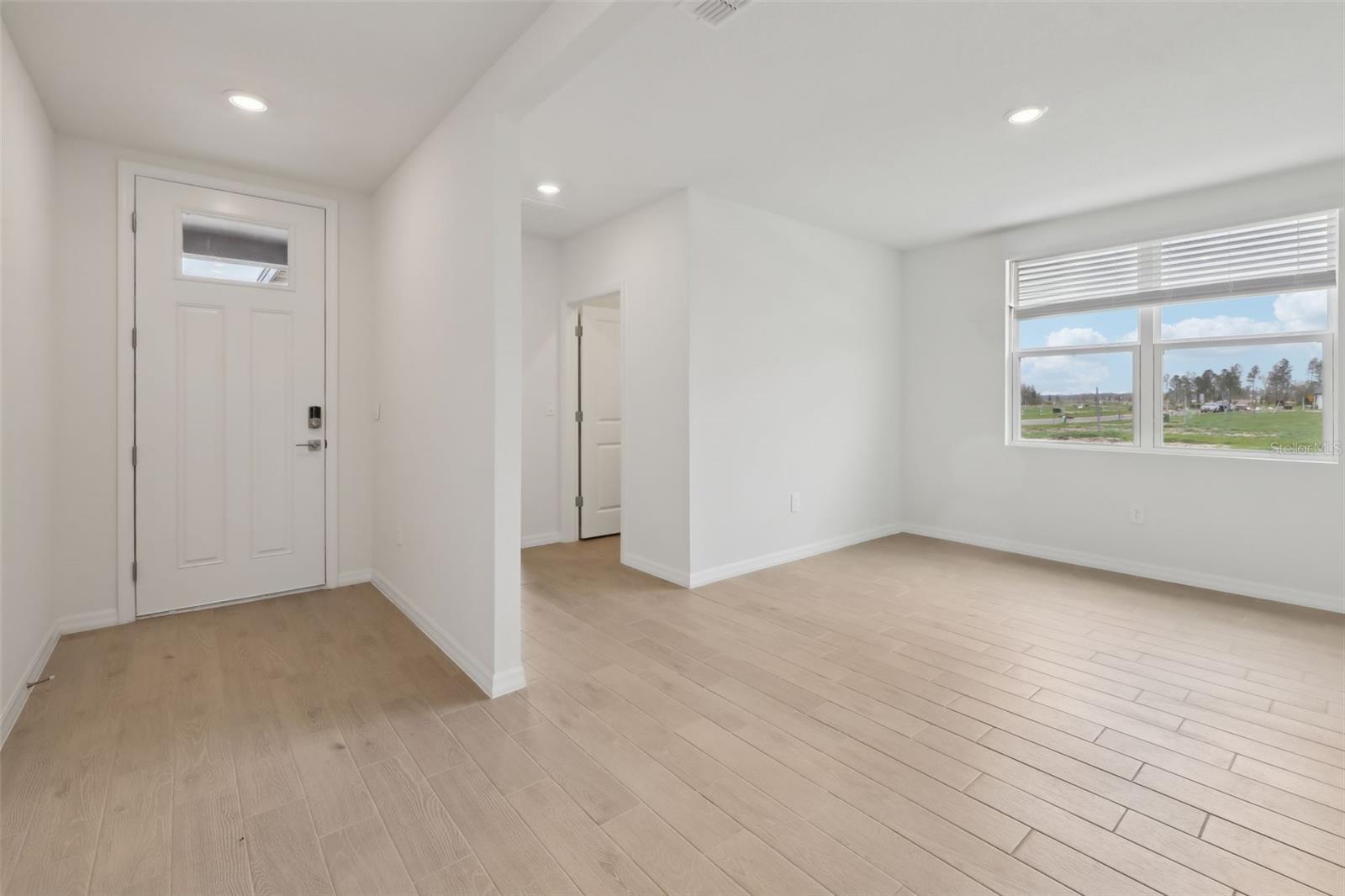 1886 Draughton Dr Property Photo 6