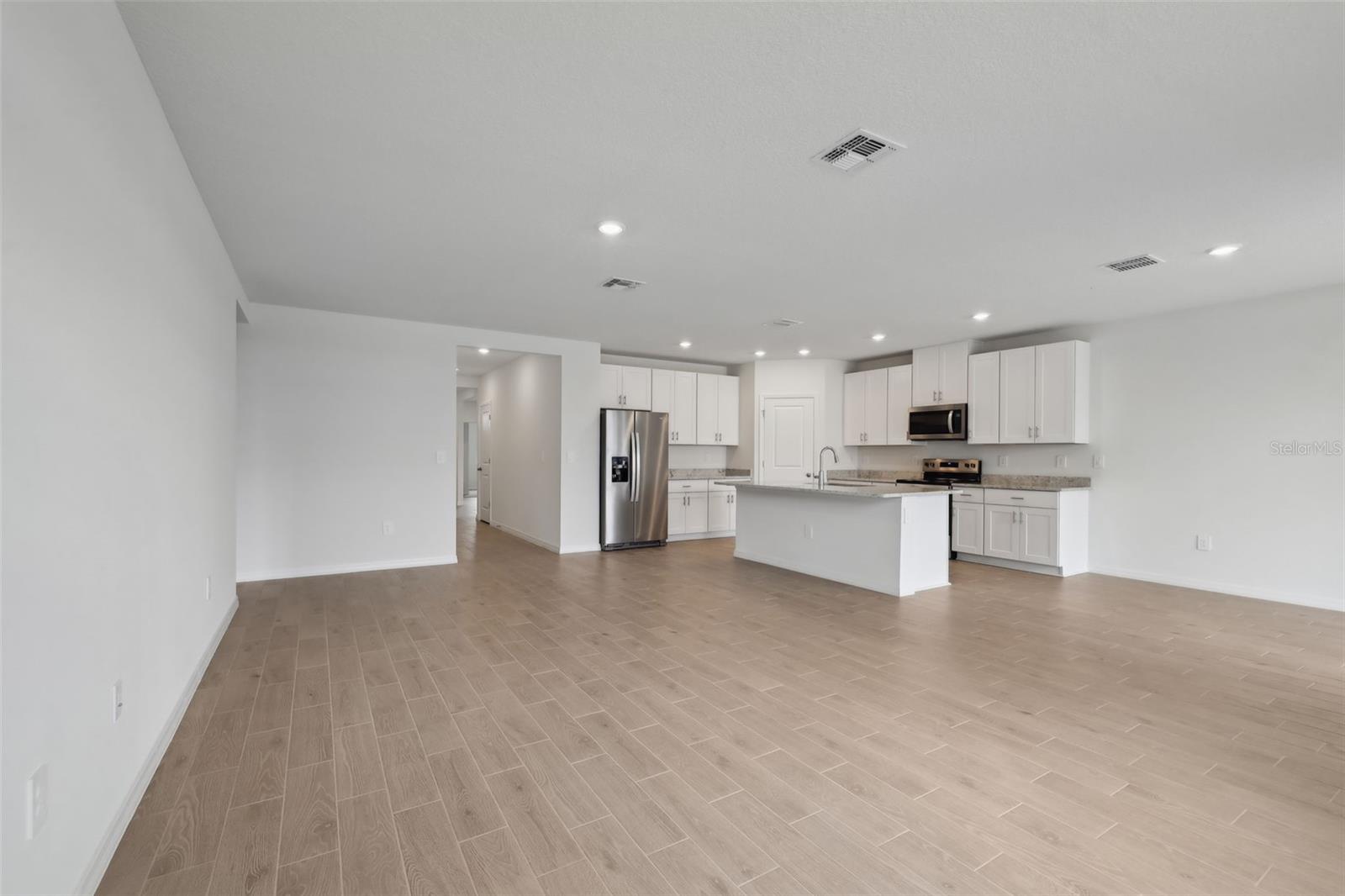 1886 Draughton Dr Property Photo 11