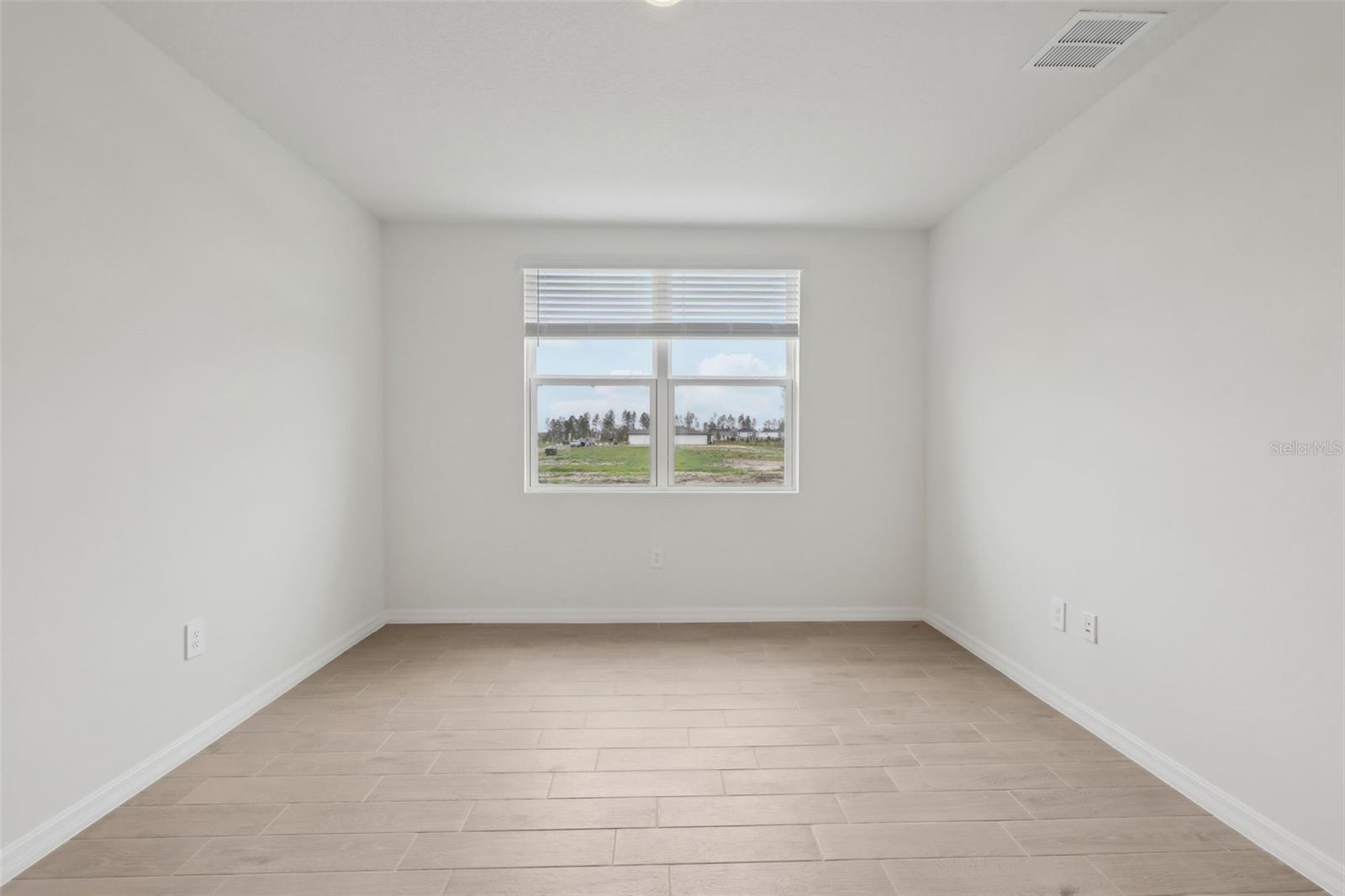 1886 Draughton Dr Property Photo 18
