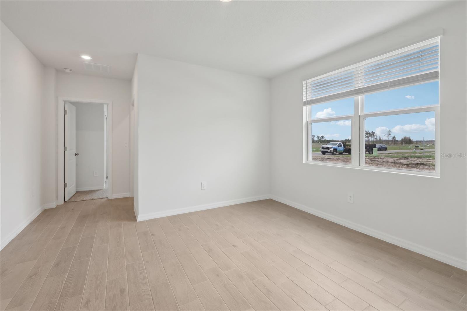 1886 Draughton Dr Property Photo 20
