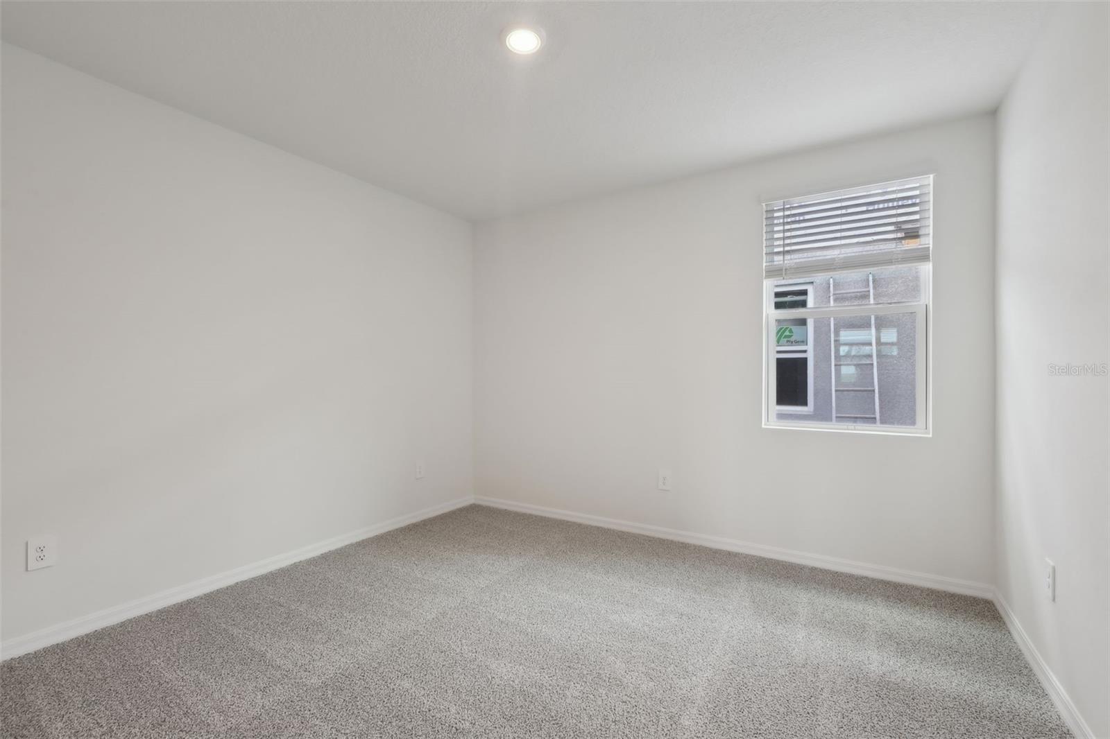 1886 Draughton Dr Property Photo 27