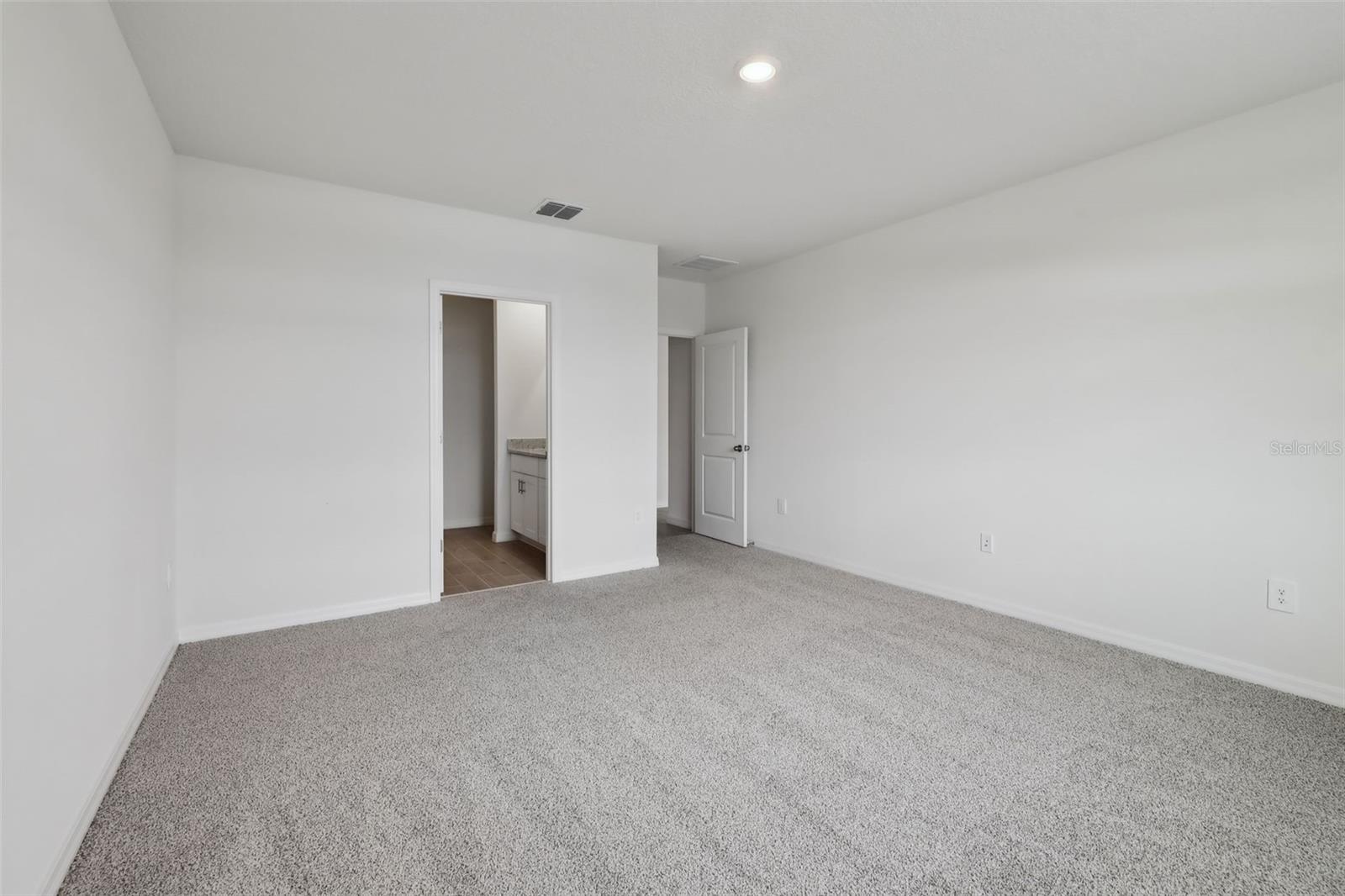 1886 Draughton Dr Property Photo 32