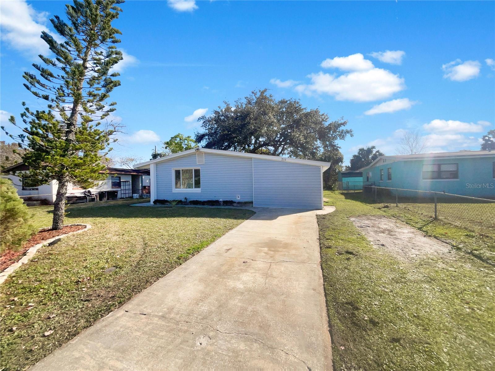 211 Palm Pl Property Photo 1