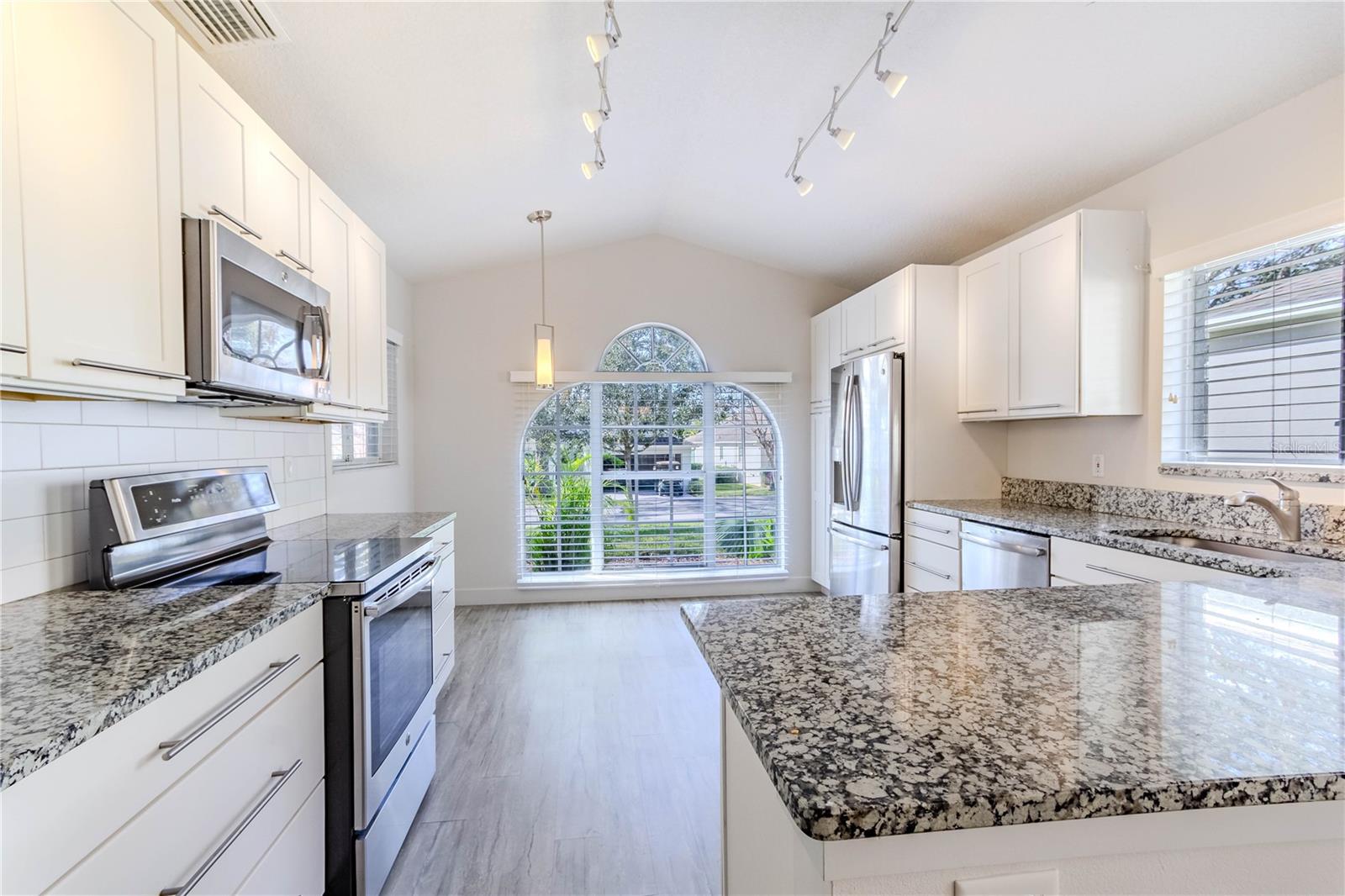 3667 Kingswood Ct Property Photo 4