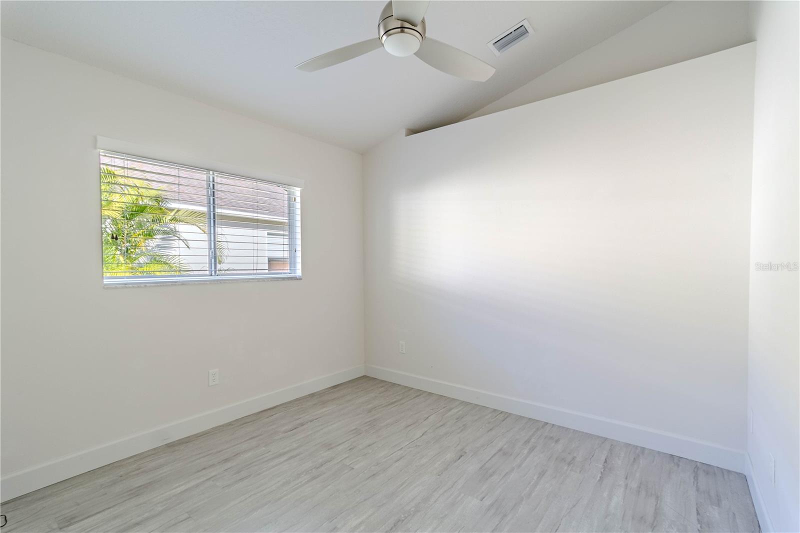 3667 Kingswood Ct Property Photo 10