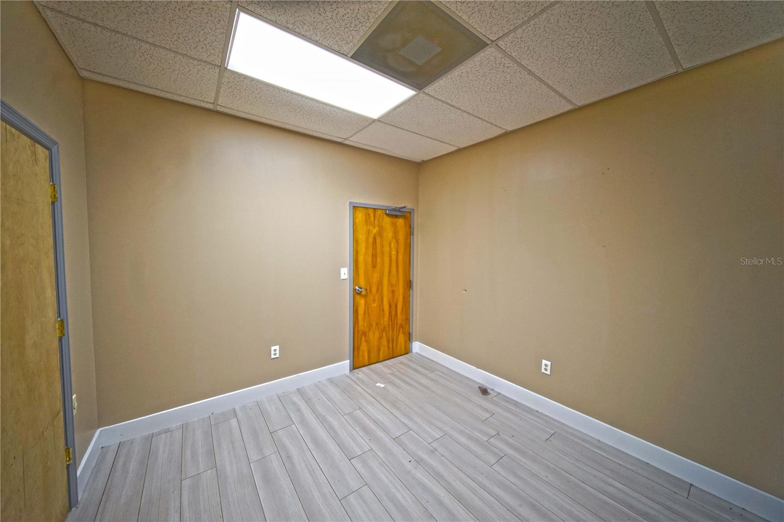 1520 Tropic Park Dr Property Photo 4