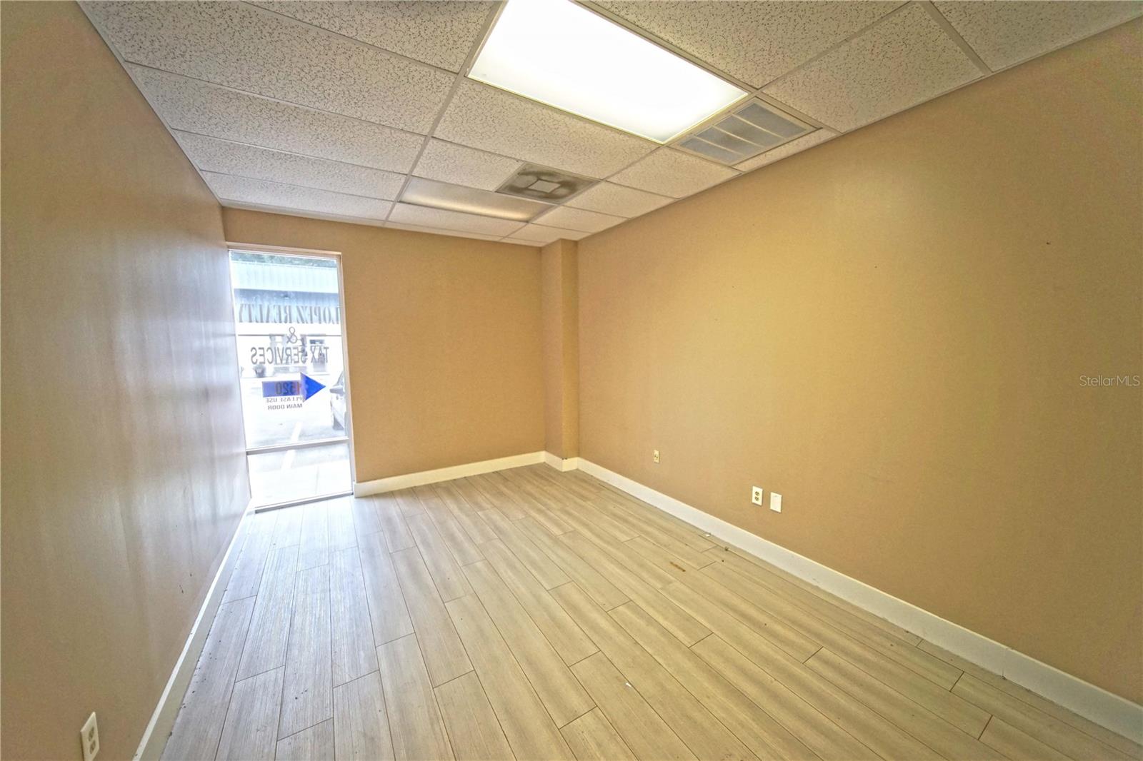 1520 Tropic Park Dr Property Photo 5