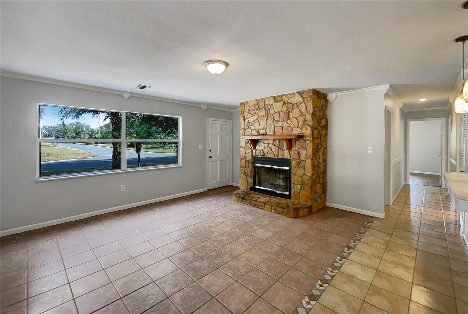 1361 Peters Dr Property Photo 3