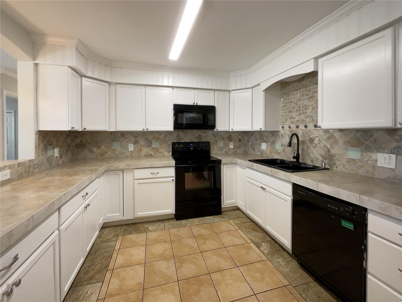 1361 Peters Dr Property Photo 6